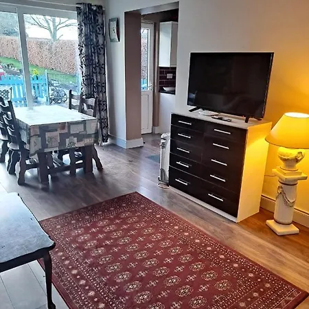 2-bed Sleeps 6 With Parking *