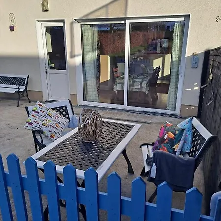 2-bed Sleeps 6 With Parking Apartment