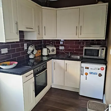 2-bed Sleeps 6 With Parking *