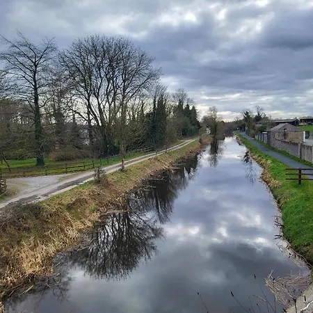 Apartment 2-bed Sleeps 6 With Parking Kildare