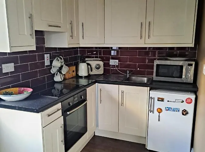 2-bed Sleeps 6 With Parking *